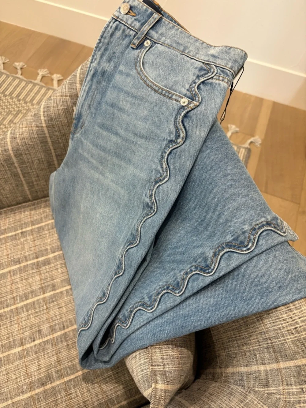 Veronica Beard Taylor Cropped High Rise Wide Leg with Scalloped Side Seam - Picture 4 of 6